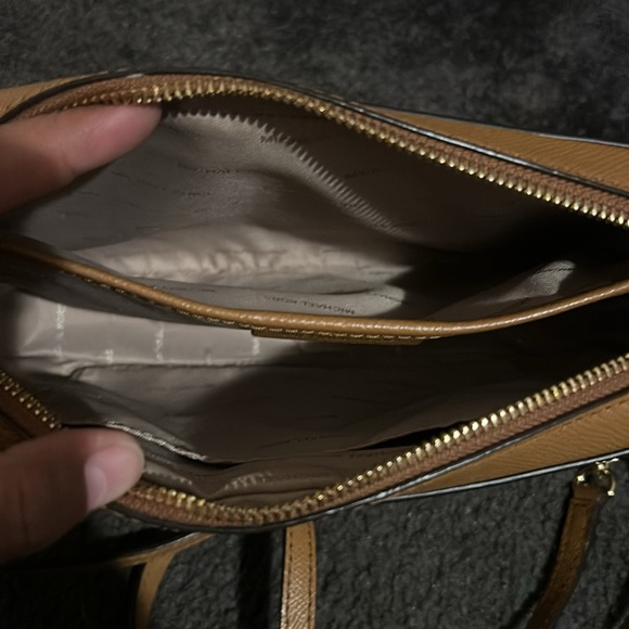 Jet set crossbody, tan color - Picture 3 of 3